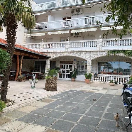 Pansion Ivana Apartment