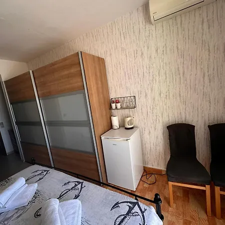 Pansion Ivana * Baska Voda
